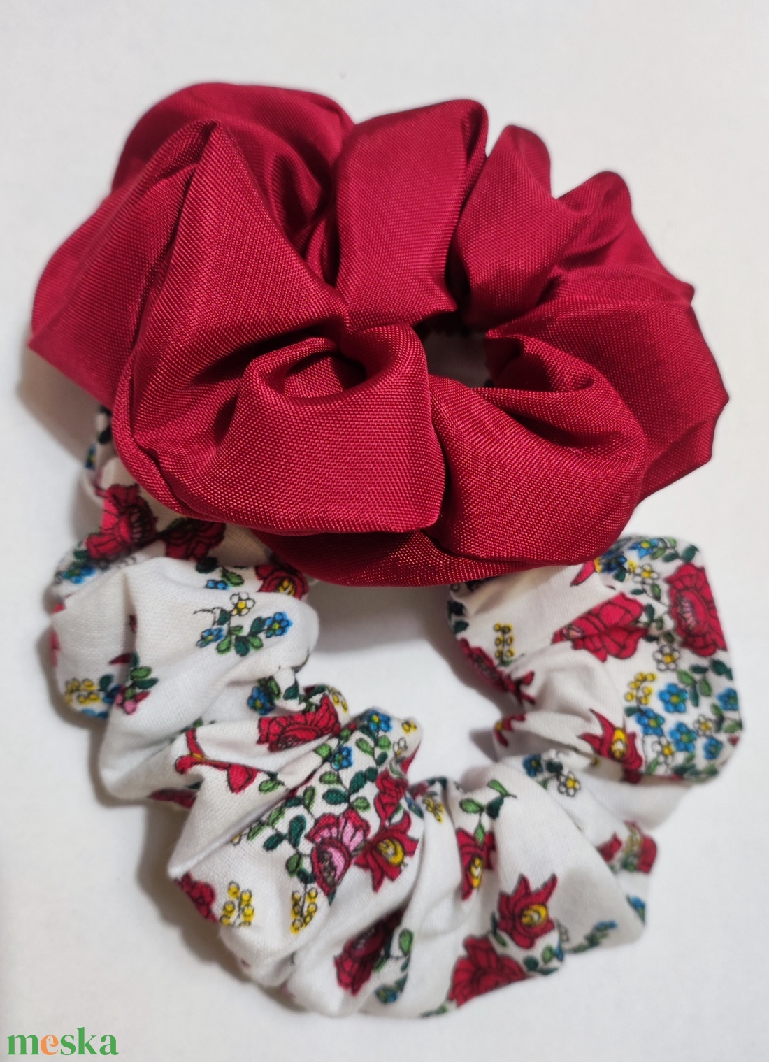 2 db textil scrunchie hajgumi kalocsai mintás - ruha & divat - hajdísz & hajcsat - hajgumi - Meska.hu 2 db textil scrunchie hajgumi kalocsai mintás - ruha & divat - hajdísz & hajcsat - hajgumi - Meska.hu