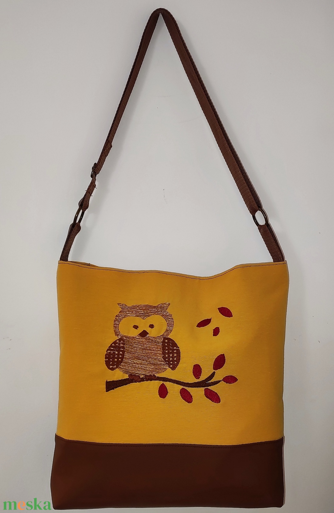 Hímzett baglyos oldaltáska  - táska & tok - kézitáska & válltáska - vállon átvethető táska - Meska.hu