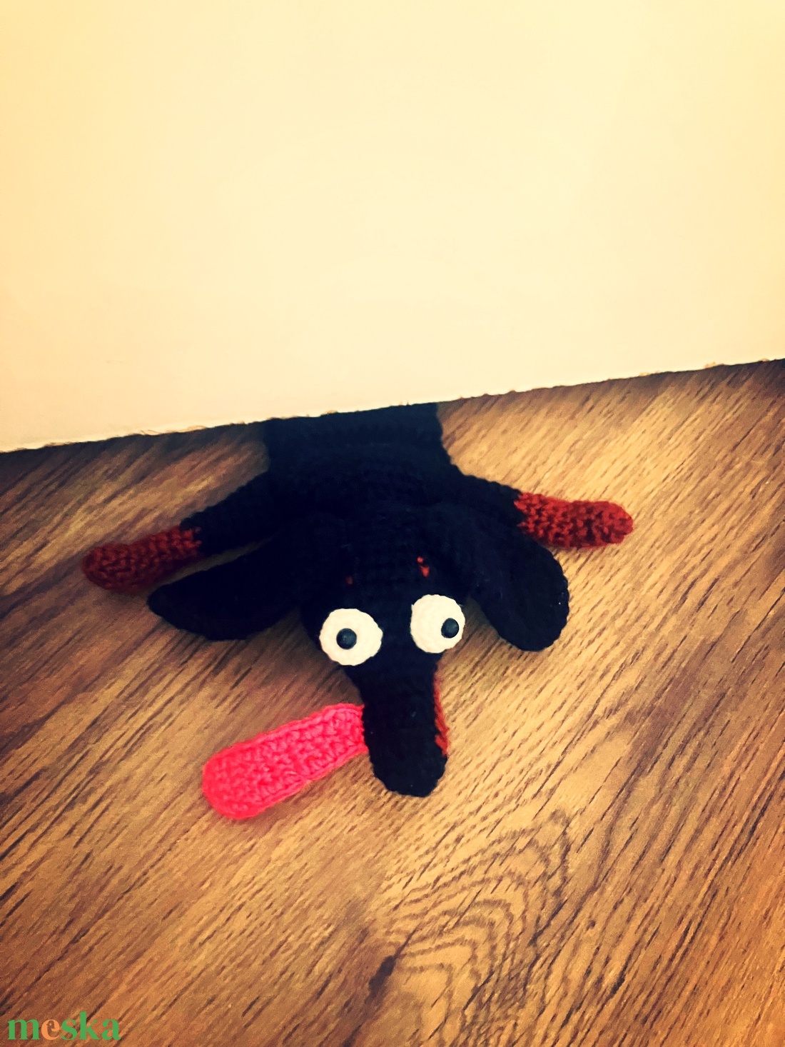 Lapult Lakók�-Horgolt tacskó ajtótámasz  - otthon & életmód - dekoráció - ajtó- és ablak dekoráció - ajtótámasz - Meska.hu