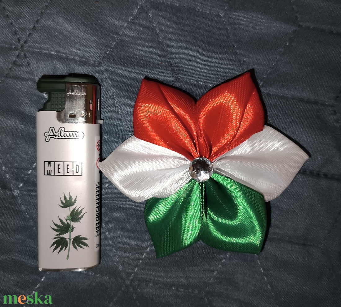 Szatén virág kokárda 10 db  - ékszer - kitűző és bross - Meska.hu