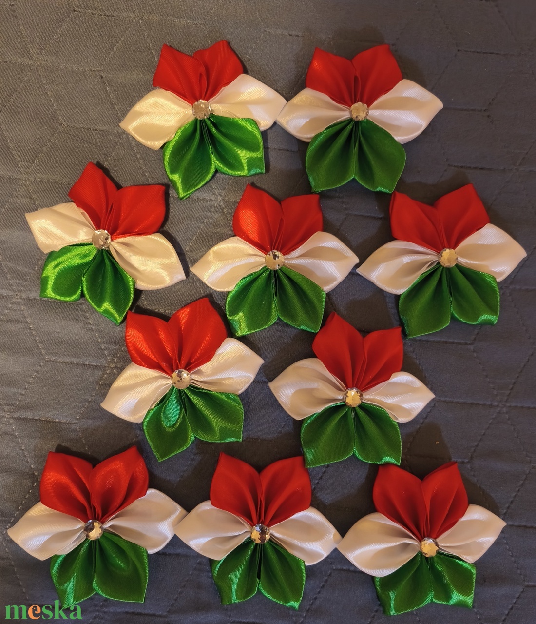 Szatén virág kokárda 10 db  - ékszer - kitűző és bross - Meska.hu