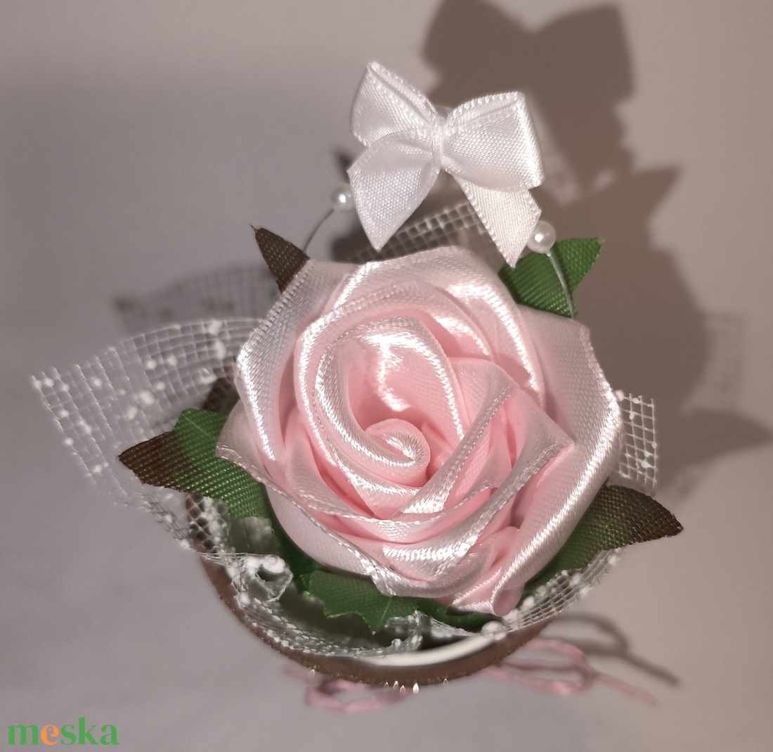 Édes kis ajándékozható szatén rózsa  - otthon & életmód - papír, írószer - ajándékozás kellékei - ajándékkísérő - Meska.hu