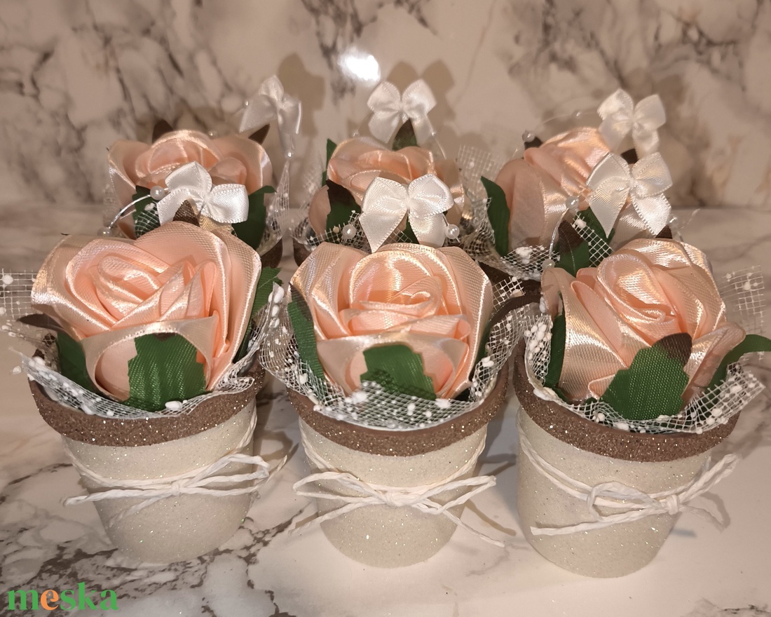 Édes kis ajándékozható szatén rózsa  - otthon & életmód - papír, írószer - ajándékozás kellékei - ajándékkísérő - Meska.hu