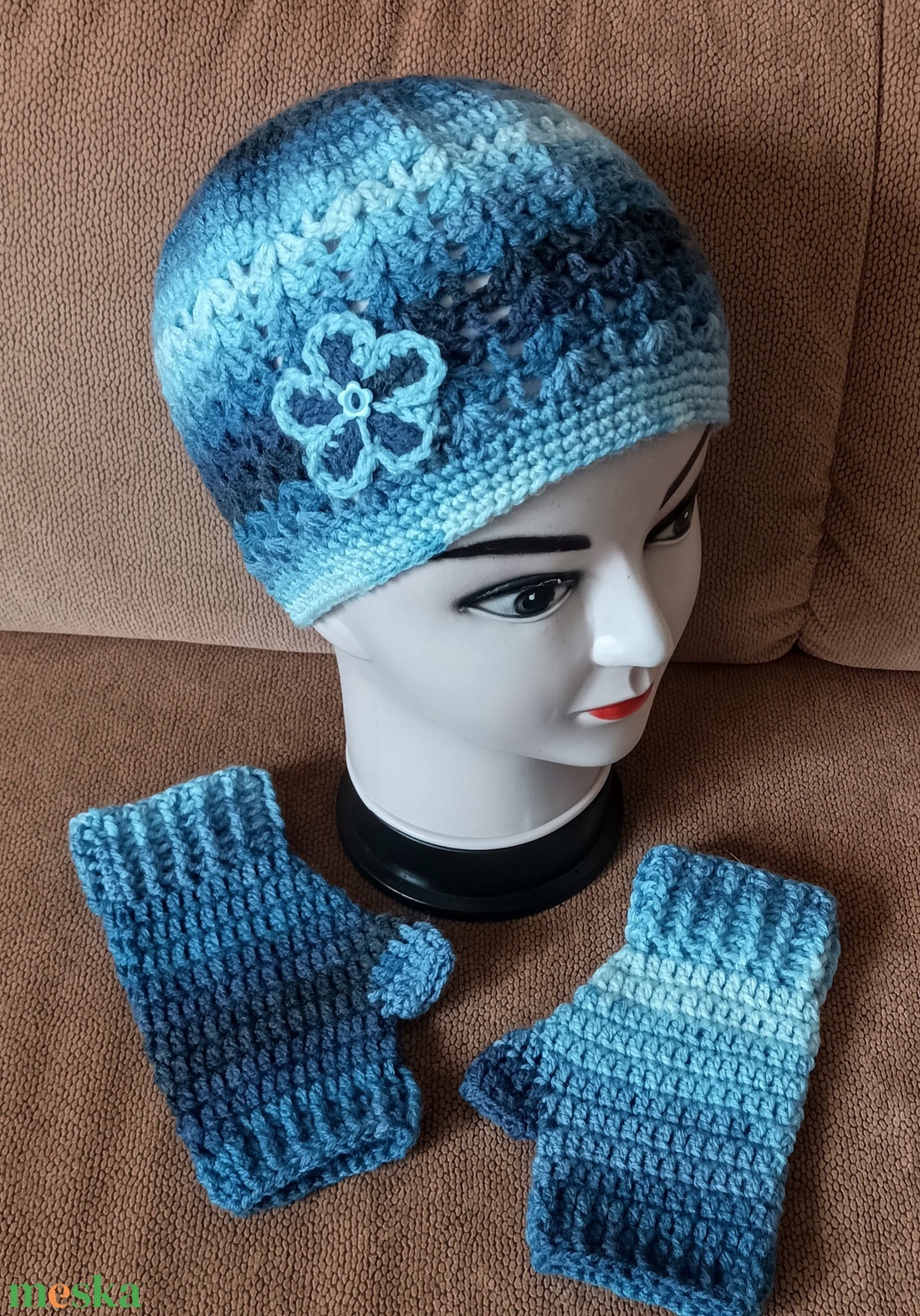 Színátmenetes fonalból horgolt sapka és kézmelegítő szett - ruha & divat - sál, sapka, kendő - sapka - Meska.hu Színátmenetes fonalból horgolt sapka és kézmelegítő szett - ruha & divat - sál, sapka, kendő - sapka - Meska.hu