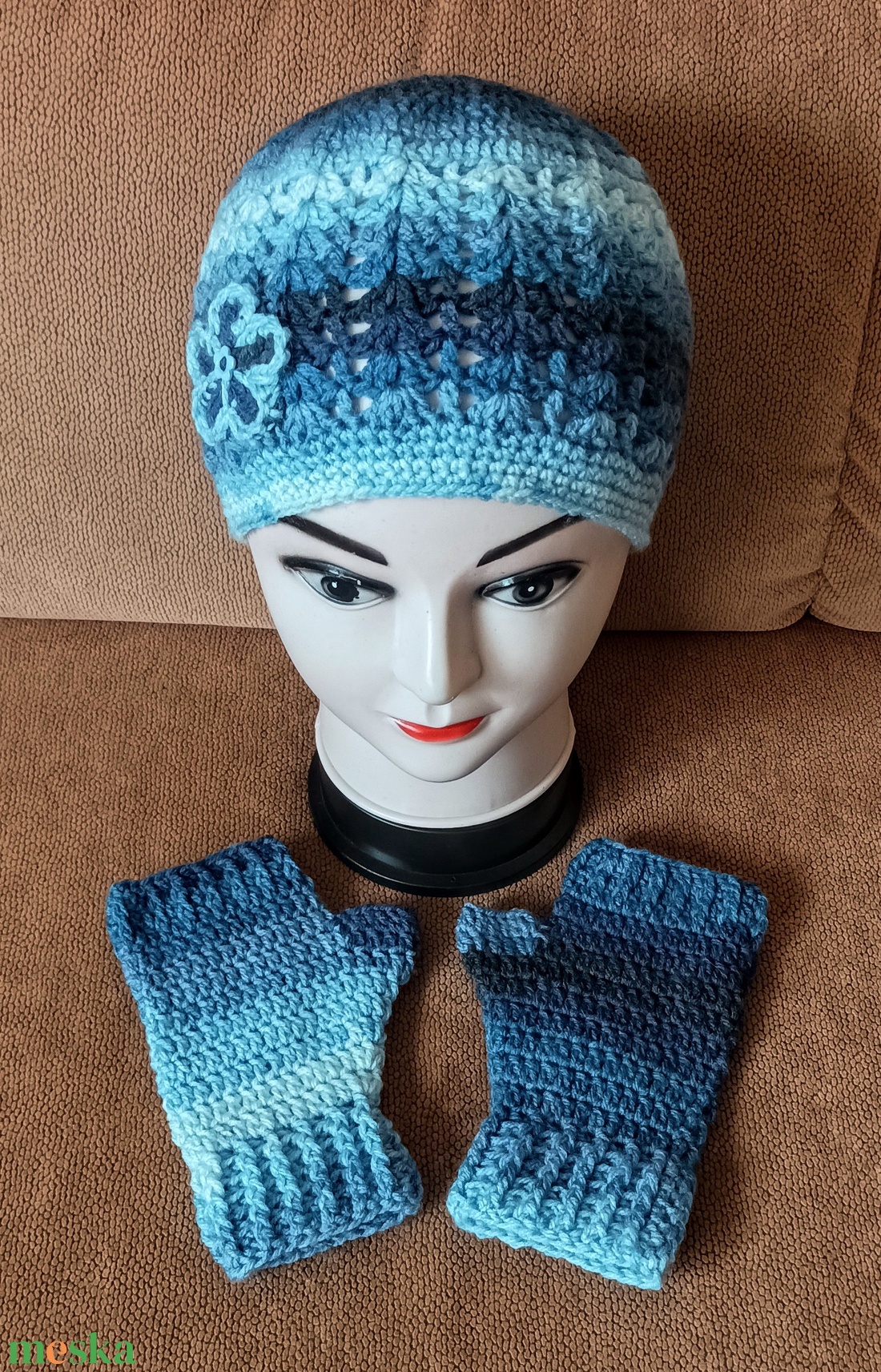 Színátmenetes fonalból horgolt sapka és kézmelegítő szett - ruha & divat - sál, sapka, kendő - sapka - Meska.hu Színátmenetes fonalból horgolt sapka és kézmelegítő szett - ruha & divat - sál, sapka, kendő - sapka - Meska.hu