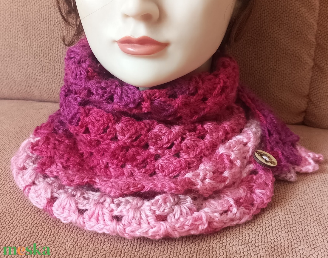 Kiskendő, sál pink-lazac-púder árnyalatokban, kis gombbal - ruha & divat - sál, sapka, kendő - sál - Meska.hu