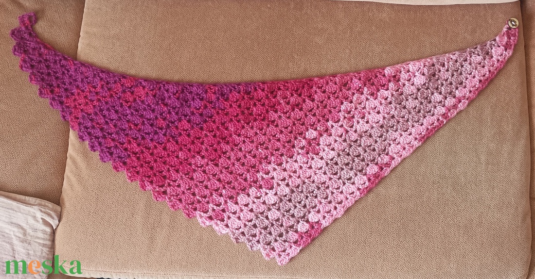 Kiskendő, sál pink-lazac-púder árnyalatokban, kis gombbal - ruha & divat - sál, sapka, kendő - sál - Meska.hu