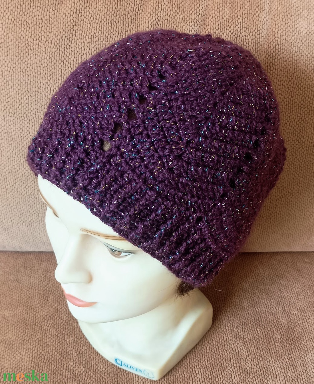 Horgolt női női vagy tini sapka padlizsánlila, színes irizáló szálas fonalból - ruha & divat - sál, sapka, kendő - sapka - Meska.hu