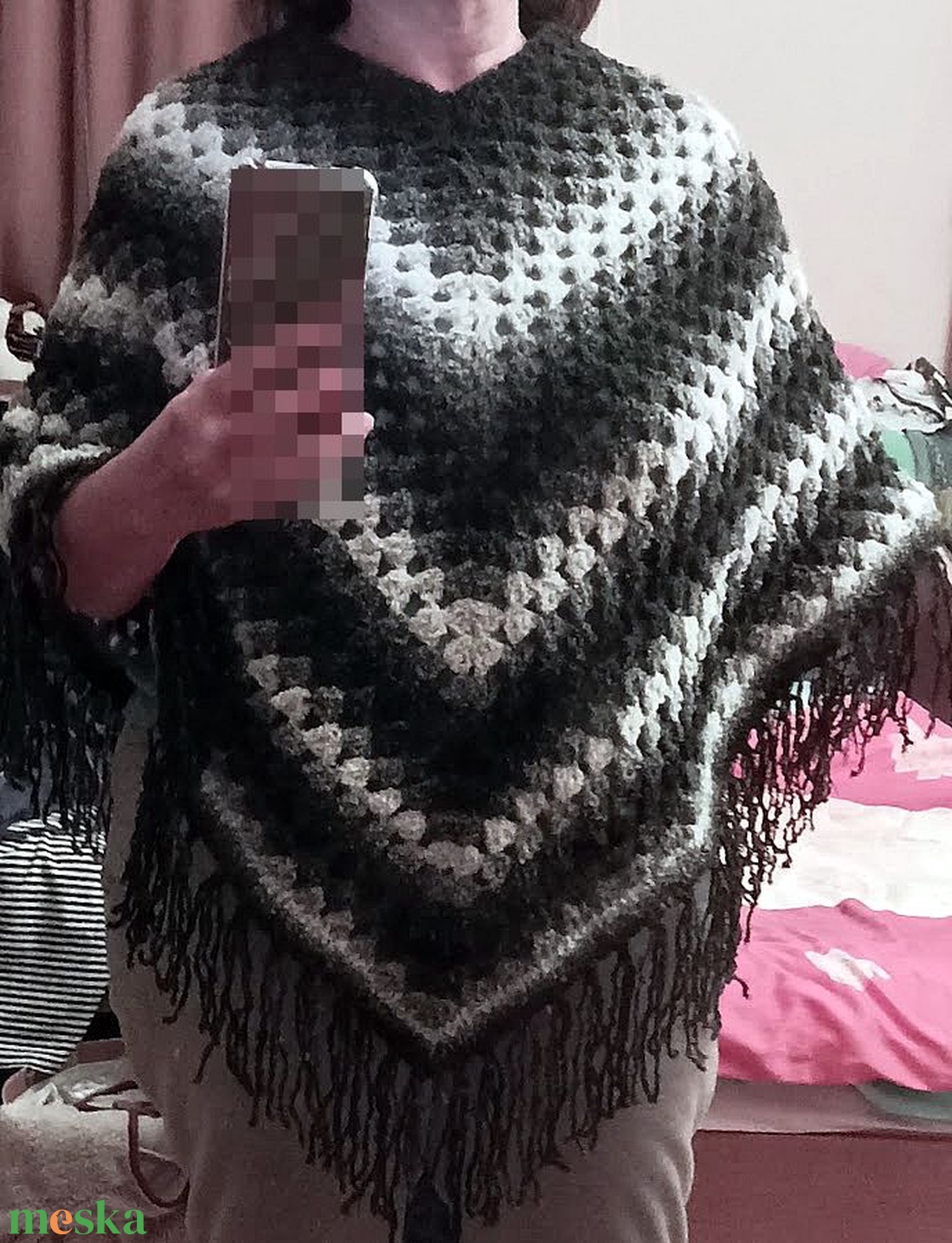 Fekete-szürke-fehér színű horgolt poncsó rojtokkal - ruha & divat - női ruha - poncsó - Meska.hu