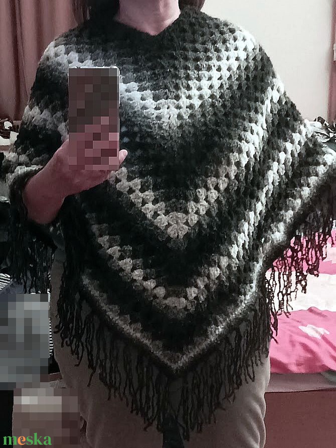 Fekete-szürke-fehér színű horgolt poncsó rojtokkal - ruha & divat - női ruha - poncsó - Meska.hu