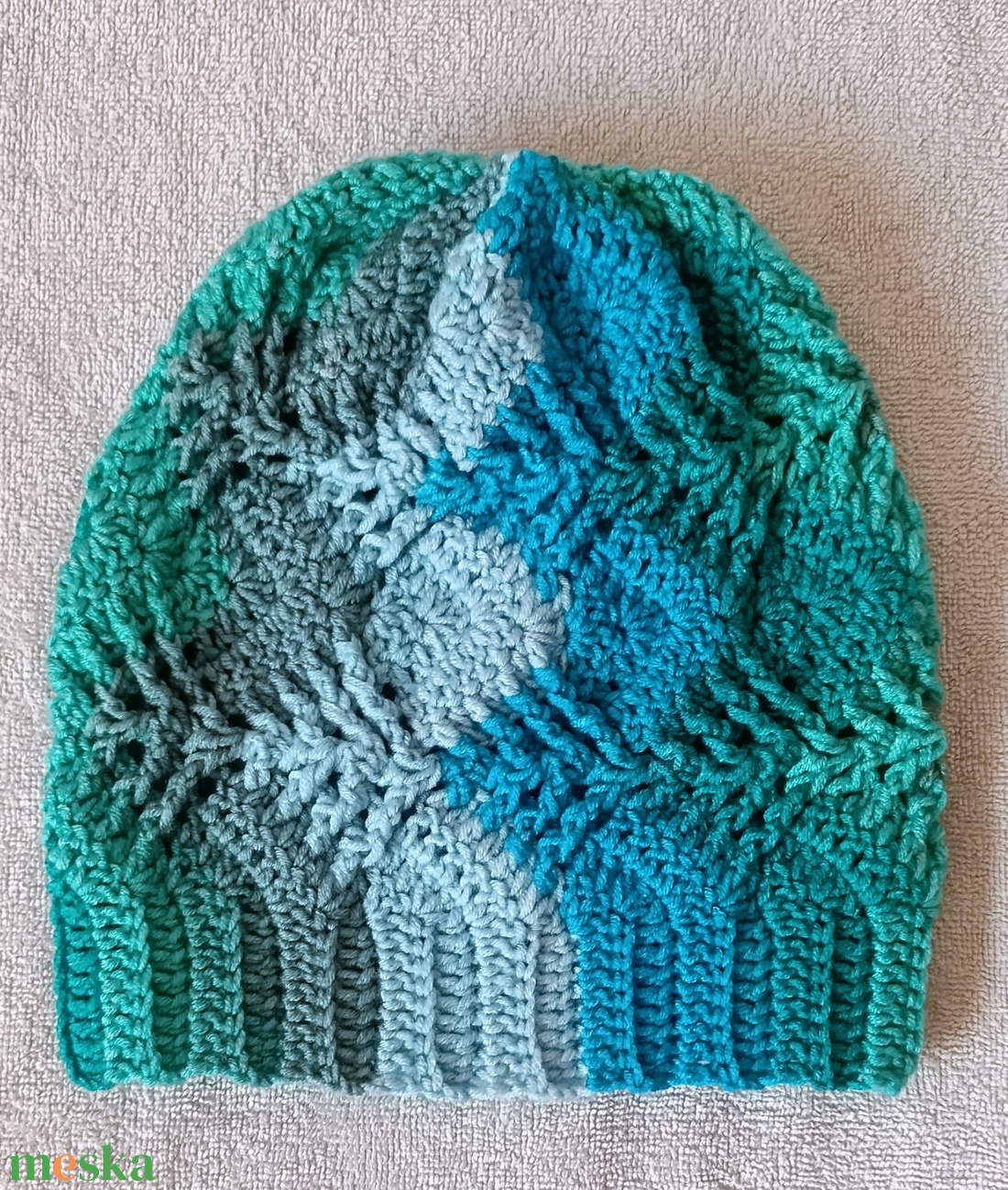 Kék-zöld színátmenetes beanie típusú, normál női méretű sapka  - ruha & divat - sál, sapka, kendő - sapka - Meska.hu