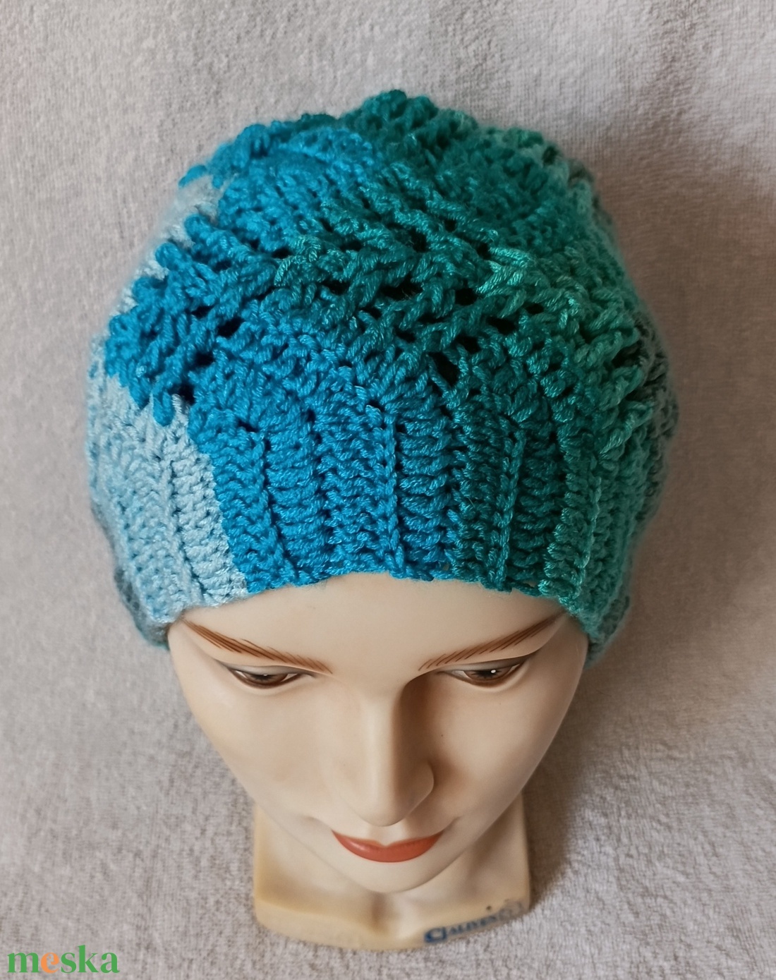 Kék-zöld színátmenetes beanie típusú, normál női méretű sapka  - ruha & divat - sál, sapka, kendő - sapka - Meska.hu