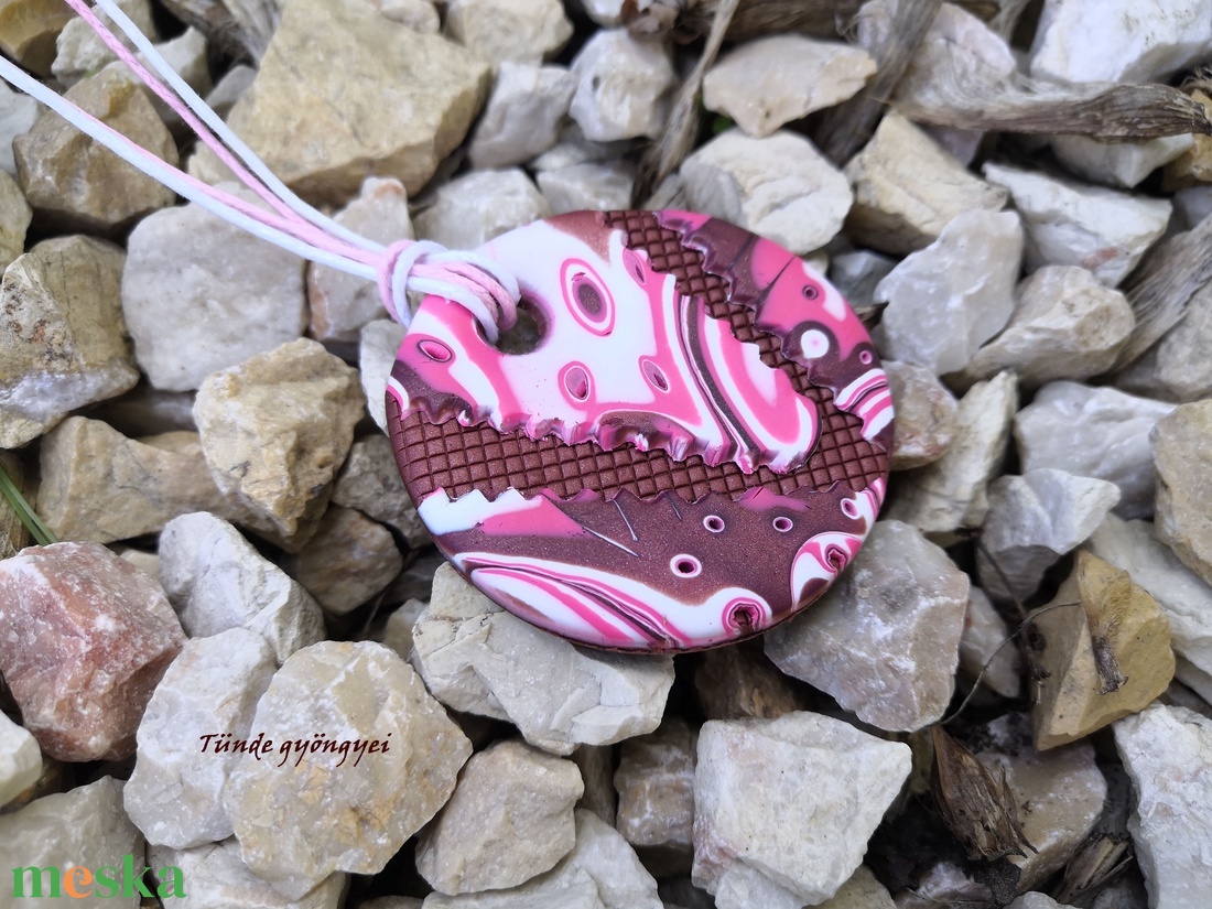 Barna-pink ékszergyurma medál - ékszer - nyaklánc - medálos nyaklánc - Meska.hu