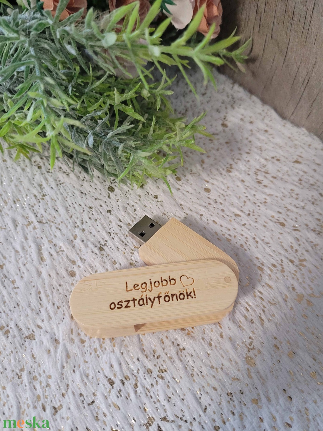 Gravírozott pendrive - otthon & életmód - papír, írószer - ajándékozás kellékei - ajándékkísérő - Meska.hu Gravírozott pendrive - otthon & életmód - papír, írószer - ajándékozás kellékei - ajándékkísérő - Meska.hu