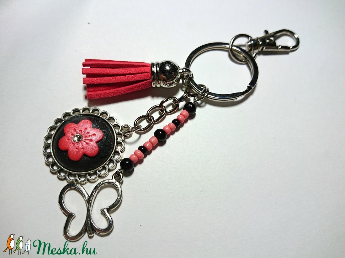 virágos gyurma medálos táskadísz kulcstartó üveg kristály díszítéssel többféle variációban  - táska & tok - kulcstartó & táskadísz - táskadísz - Meska.hu