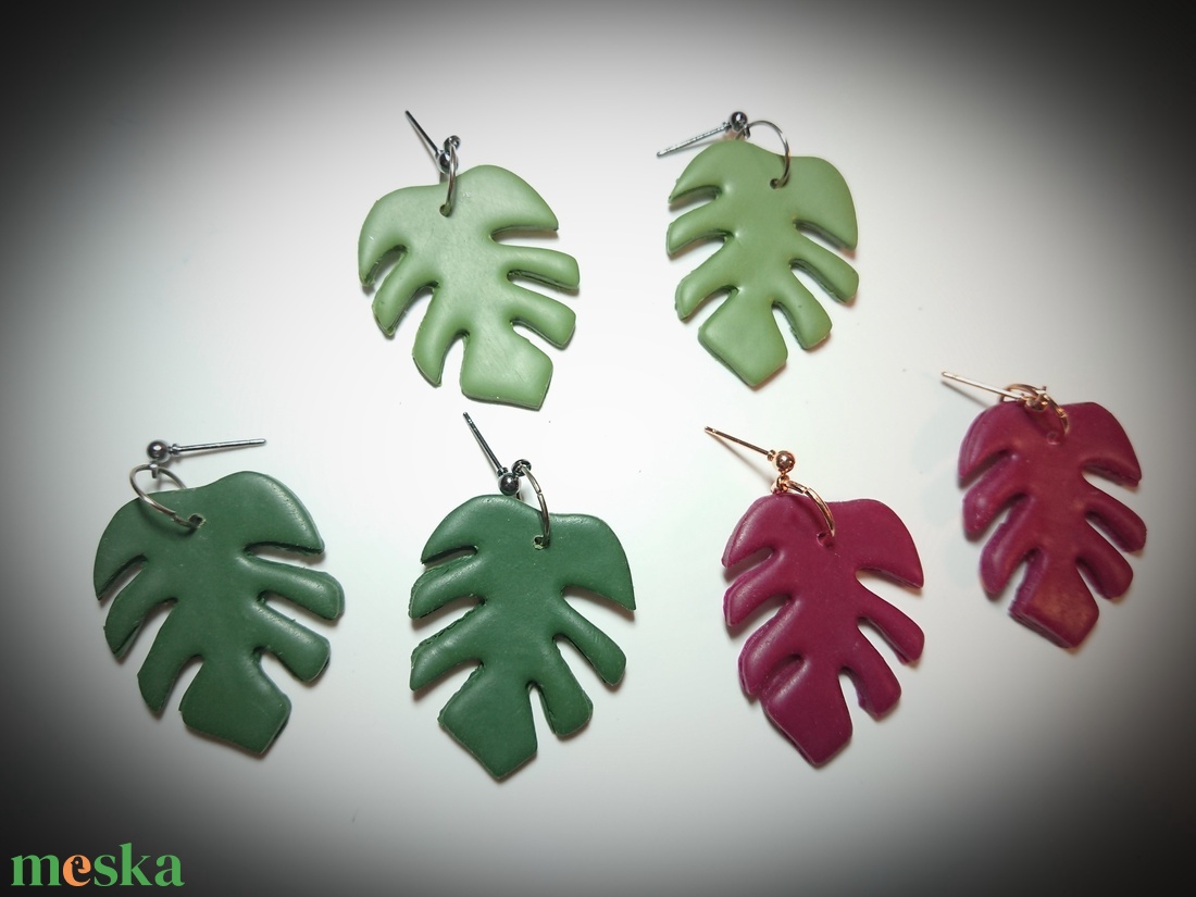 Monstera pálma levél gyurma medálos divatos fülbevaló pici bedugós szerelékkel - ékszer - fülbevaló - lógó fülbevaló - Meska.hu Monstera pálma levél gyurma medálos divatos fülbevaló pici bedugós szerelékkel - ékszer - fülbevaló - lógó fülbevaló - Meska.hu
