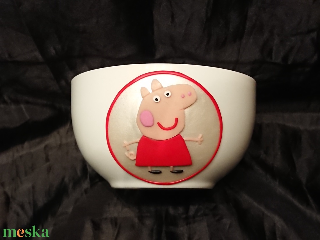 Peppa malac mintás műzlis tál gyurma díszítéssel  - otthon & életmód - konyhafelszerelés, tálalás - tálalás - kínálótál - Meska.hu