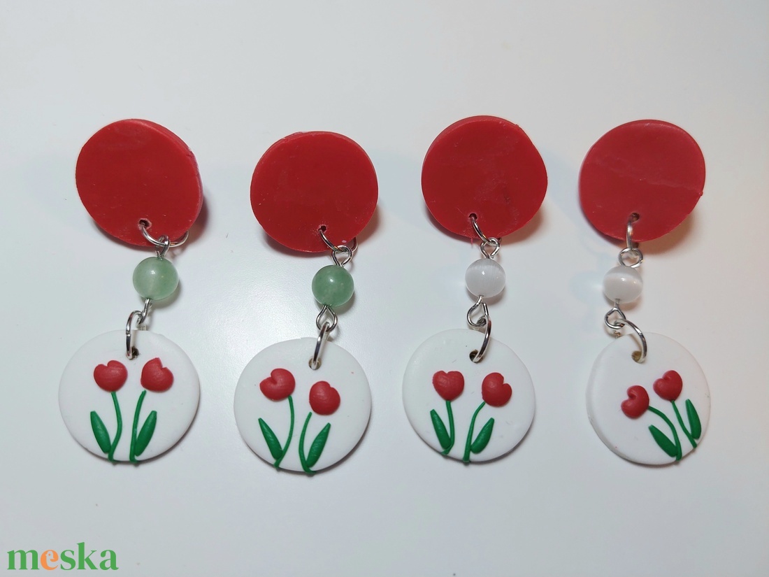Tulipán mintás gyurma medálos fülbevaló ásvány gyönggyel  - ékszer - fülbevaló - lógó fülbevaló - Meska.hu