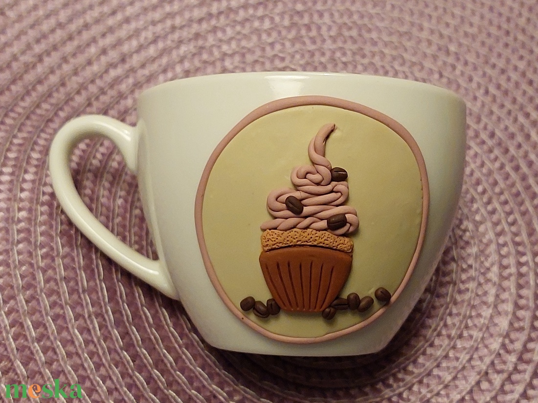 Édes kísértés muffin mintás cappucinos bögre gyurma díszítéssel pasztell színekkel - otthon & életmód - konyhafelszerelés, tálalás - tálalás - bögre & csésze - Meska.hu Édes kísértés muffin mintás cappucinos bögre gyurma díszítéssel pasztell színekkel - otthon & életmód - konyhafelszerelés, tálalás - tálalás - bögre & csésze - Meska.hu