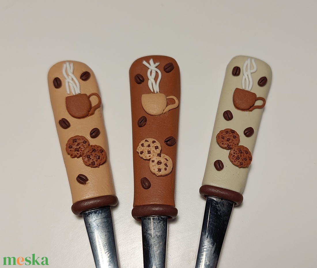  Többféle Kávé kávés mintás kiskanál gyurma díszítéssel  - otthon & életmód - konyhafelszerelés, tálalás - tálalás - kanál & villa - Meska.hu