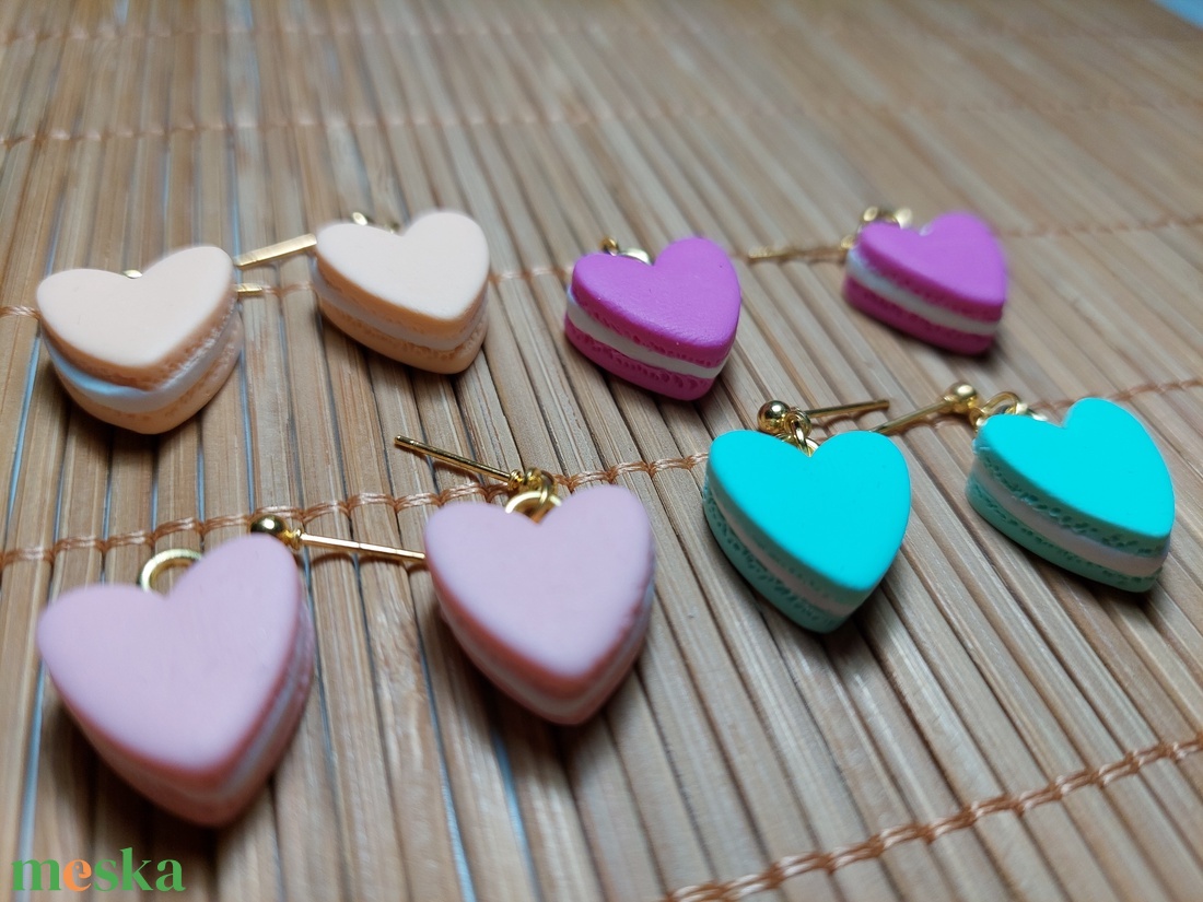 mini macaron süti szivecske alakú vidám fülbevaló többféle rendelhető - ékszer - fülbevaló - lógó fülbevaló - Meska.hu mini macaron süti szivecske alakú vidám fülbevaló többféle rendelhető - ékszer - fülbevaló - lógó fülbevaló - Meska.hu