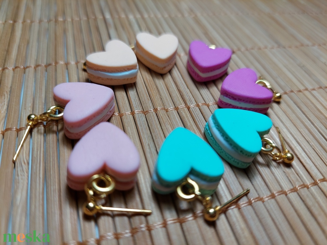 mini macaron süti szivecske alakú vidám fülbevaló többféle rendelhető - ékszer - fülbevaló - lógó fülbevaló - Meska.hu mini macaron süti szivecske alakú vidám fülbevaló többféle rendelhető - ékszer - fülbevaló - lógó fülbevaló - Meska.hu