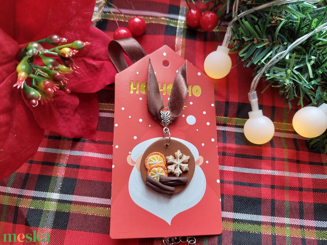Karácsonyi mintás gyurma díszítéssel készült medál nyaklánc  - ékszer - nyaklánc - medálos nyaklánc - Meska.hu