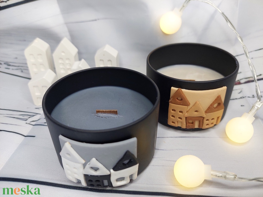 Szójaviasz illatgyertya fém tartóban gyurma ház házikó díszítéssel   - otthon & életmód - gyertya, illat, aroma - gyertya - Meska.hu