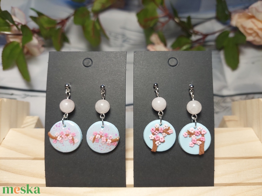 Cseresznye virágos gyurma medálos fülbevaló ásvány gyönggyel  - ékszer - fülbevaló - lógó fülbevaló - Meska.hu