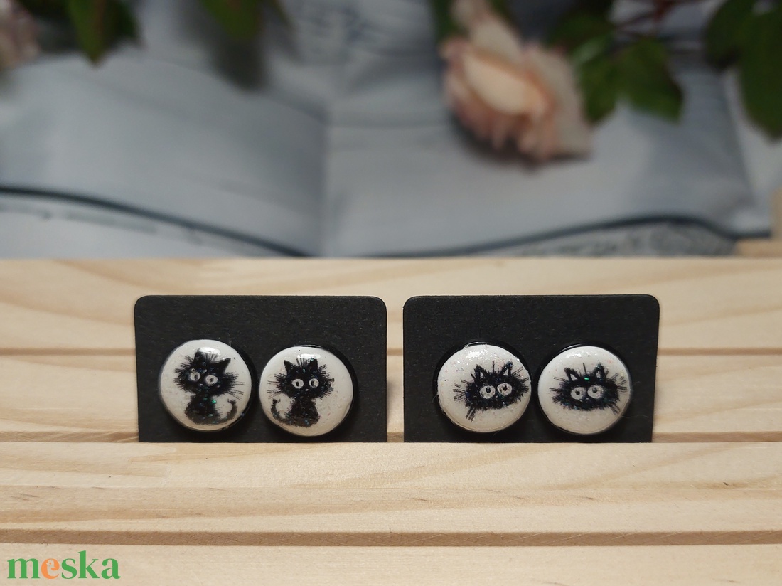 Cuki macska cica gyurma medálos fülbevaló ásvány gyönggyel  - ékszer - fülbevaló - lógó fülbevaló - Meska.hu