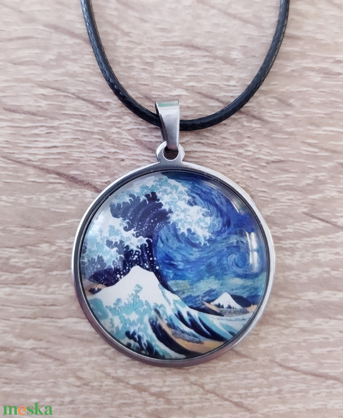 Nagy hullám medál- Hokusai festmény reprodukció a tenger szerelmeseinek - ékszer - nyaklánc - medál - Meska.hu Nagy hullám medál- Hokusai festmény reprodukció a tenger szerelmeseinek - ékszer - nyaklánc - medál - Meska.hu