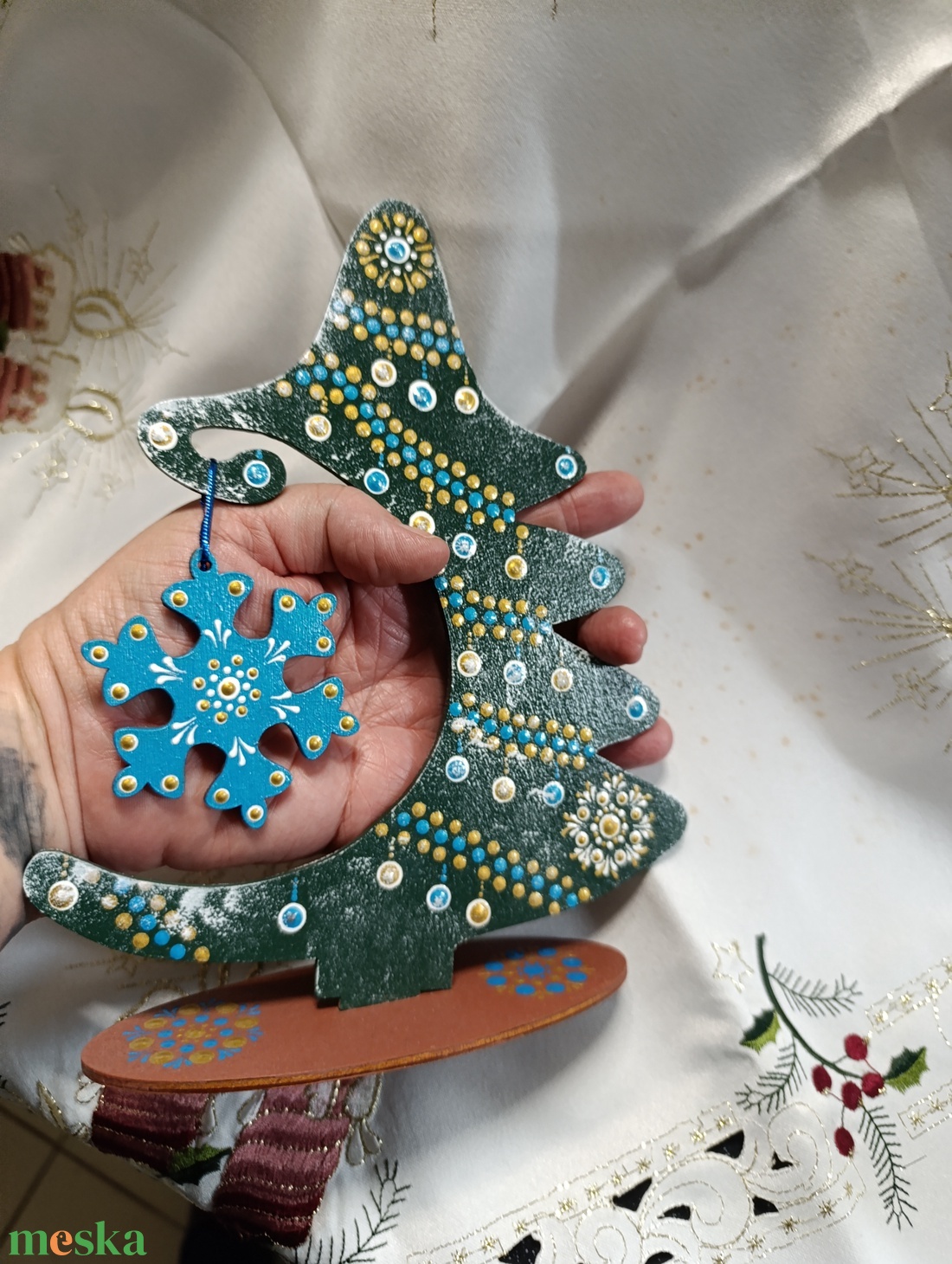 Karácsonyfa asztaldísz hópihével türkiz -arany  - karácsony - adventi díszek - adventi asztaldísz - Meska.hu