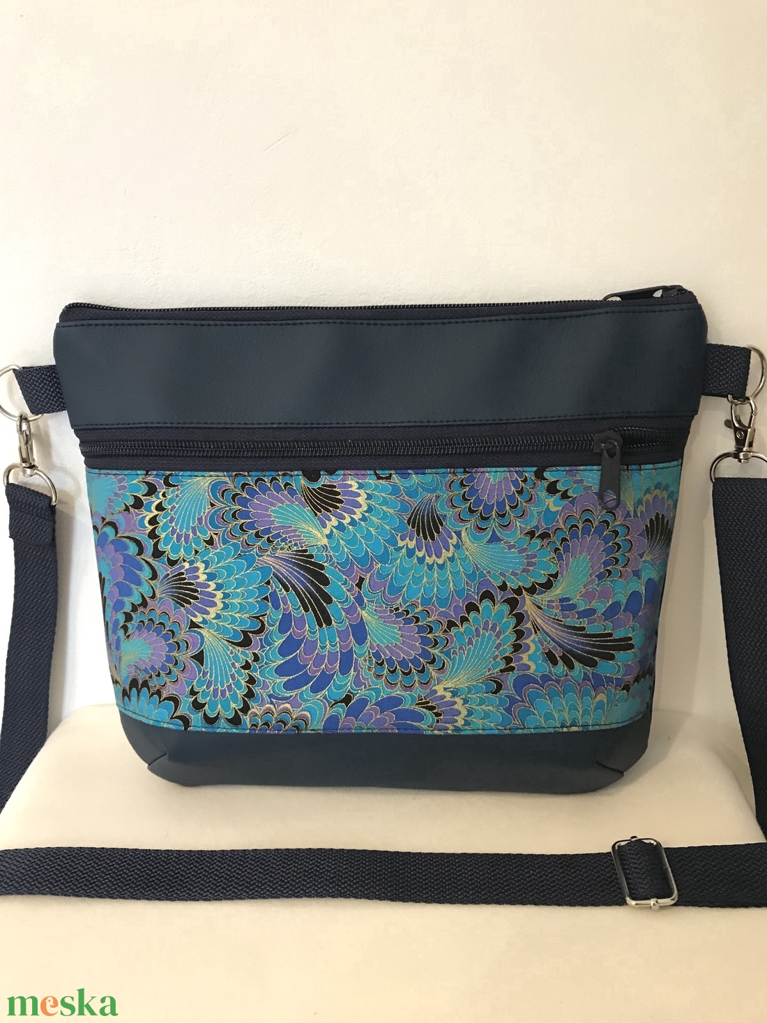 Különleges kék, egyedi mintás vállon átvethető táska, oldaltáska, válltáska - táska & tok - kézitáska & válltáska - vállon átvethető táska - Meska.hu