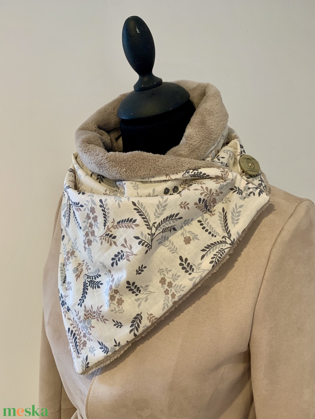 Beige leveles meleg körsál, sál - ruha & divat - sál, sapka, kendő - sál - Meska.hu