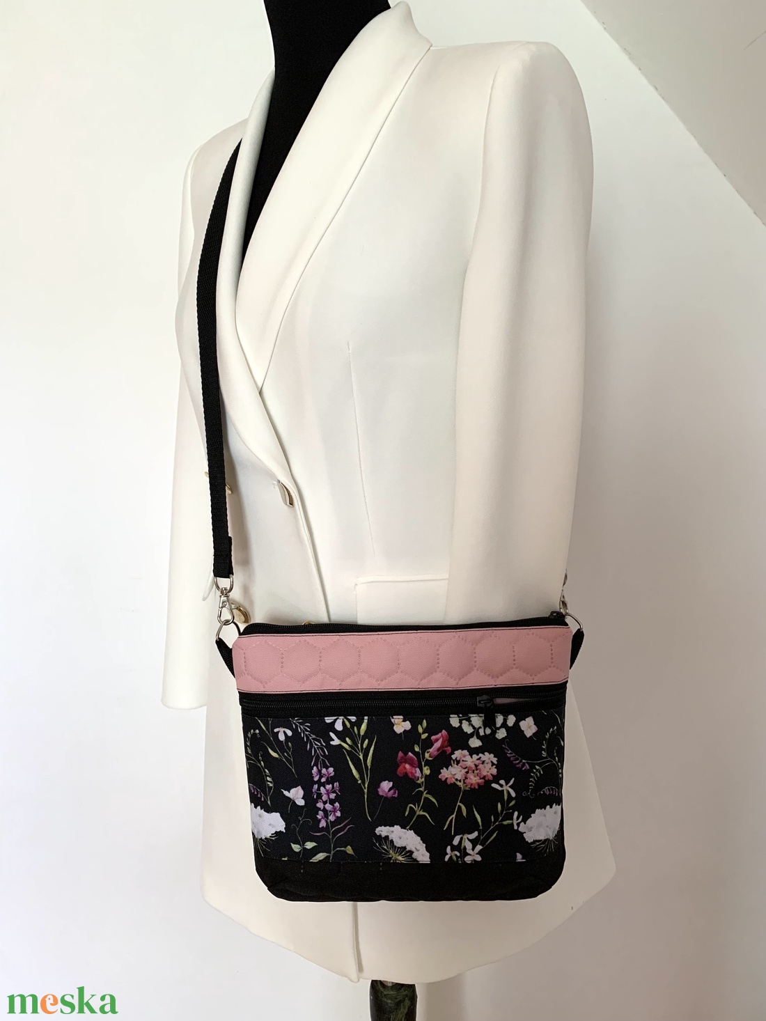 Tátika virág mintás crossbody - táska & tok - kézitáska & válltáska - vállon átvethető táska - Meska.hu Tátika virág mintás crossbody - táska & tok - kézitáska & válltáska - vállon átvethető táska - Meska.hu