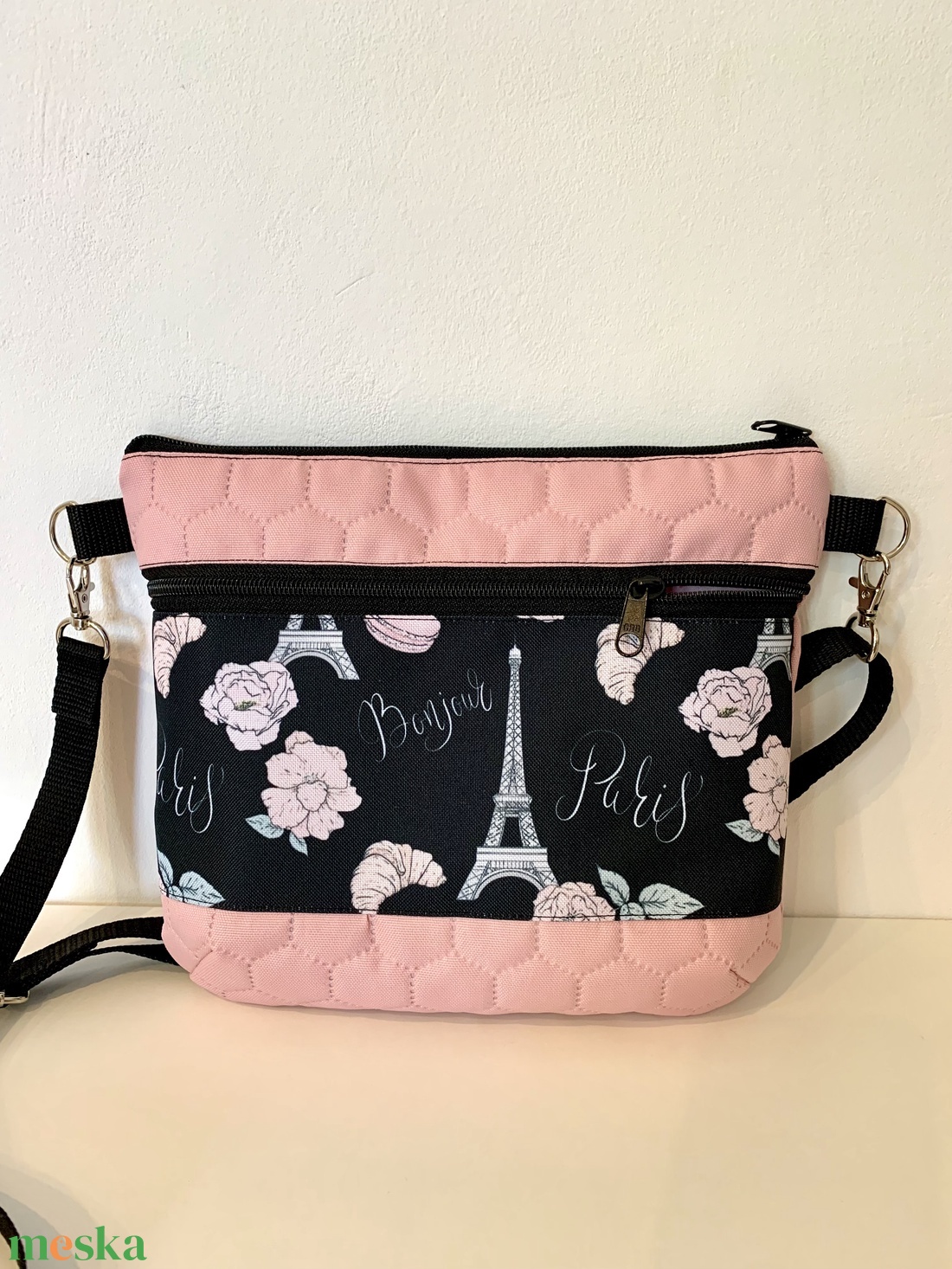 Készleten! Párizs, Eiffel torony mintás crossbody - táska & tok - kézitáska & válltáska - vállon átvethető táska - Meska.hu Készleten! Párizs, Eiffel torony mintás crossbody - táska & tok - kézitáska & válltáska - vállon átvethető táska - Meska.hu