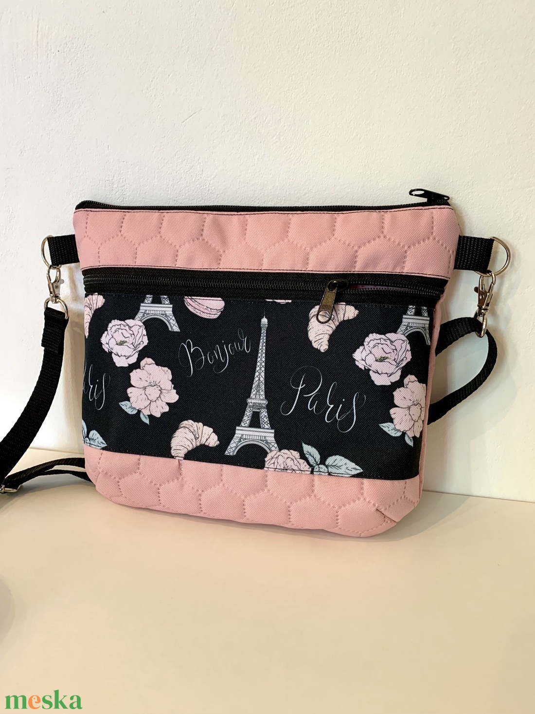 Készleten! Párizs, Eiffel torony mintás crossbody - táska & tok - kézitáska & válltáska - vállon átvethető táska - Meska.hu Készleten! Párizs, Eiffel torony mintás crossbody - táska & tok - kézitáska & válltáska - vállon átvethető táska - Meska.hu
