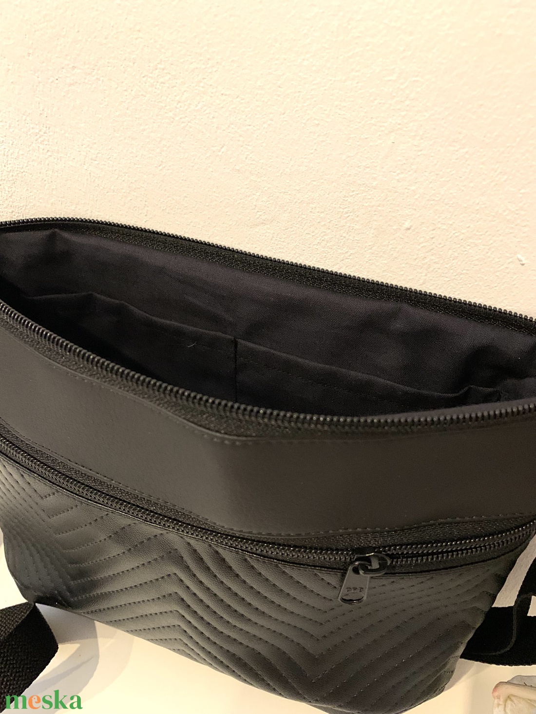 Elegáns fekete textilbőr crossbody - táska & tok - kézitáska & válltáska - vállon átvethető táska - Meska.hu