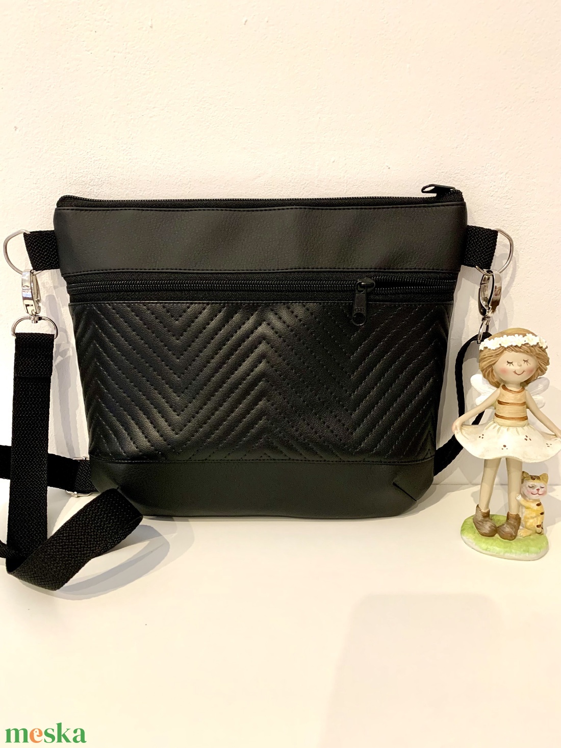 Elegáns fekete textilbőr crossbody - táska & tok - kézitáska & válltáska - vállon átvethető táska - Meska.hu
