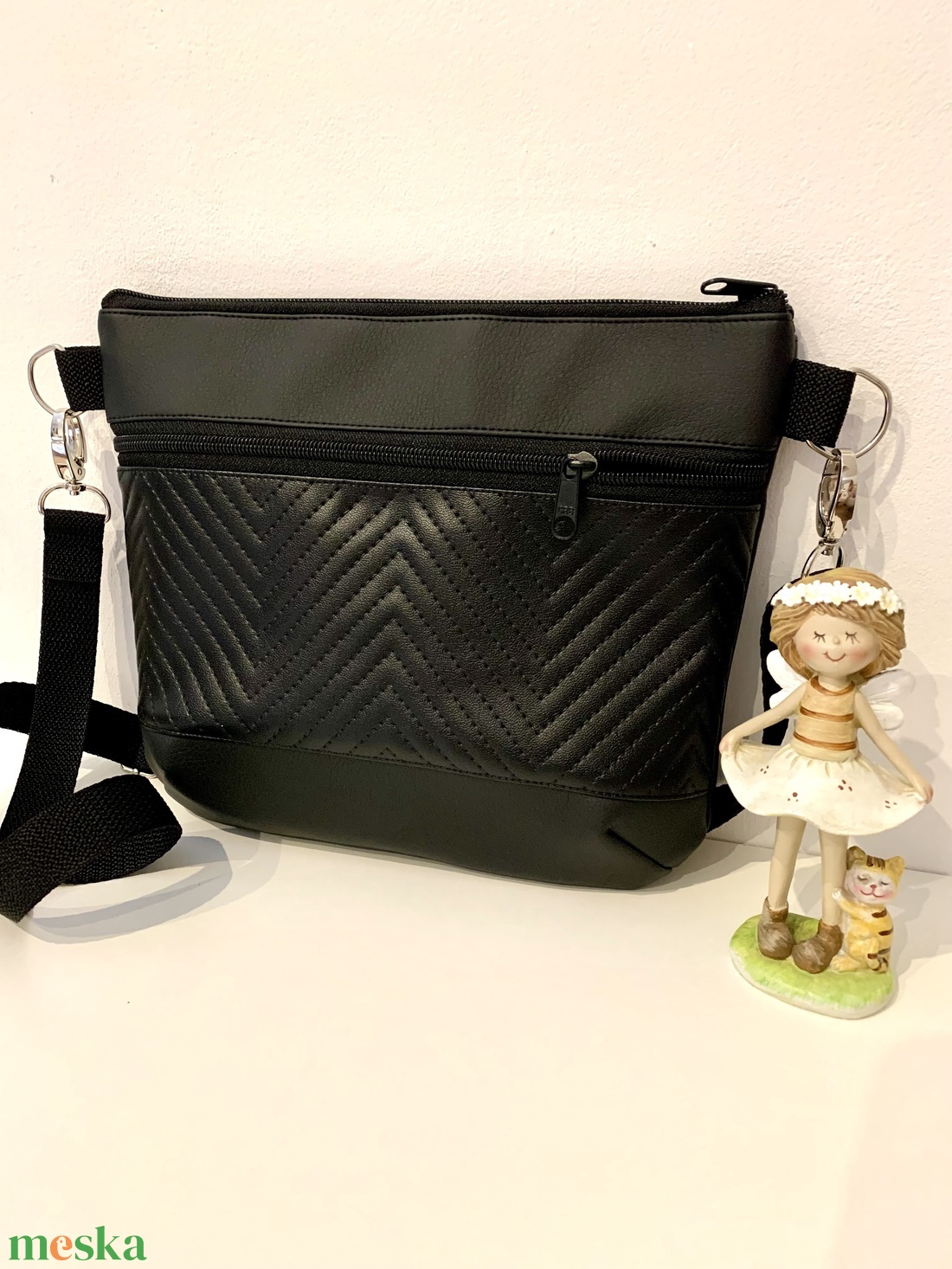 Elegáns fekete textilbőr crossbody - táska & tok - kézitáska & válltáska - vállon átvethető táska - Meska.hu