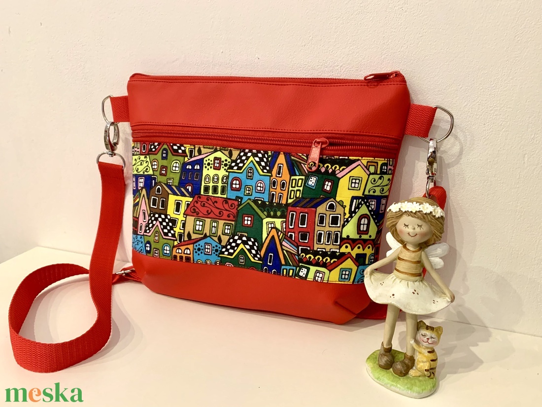 Házikó mintás crossbody / válltáska/ keresztpántos táska/ oldaltáska - táska & tok - kézitáska & válltáska - vállon átvethető táska - Meska.hu