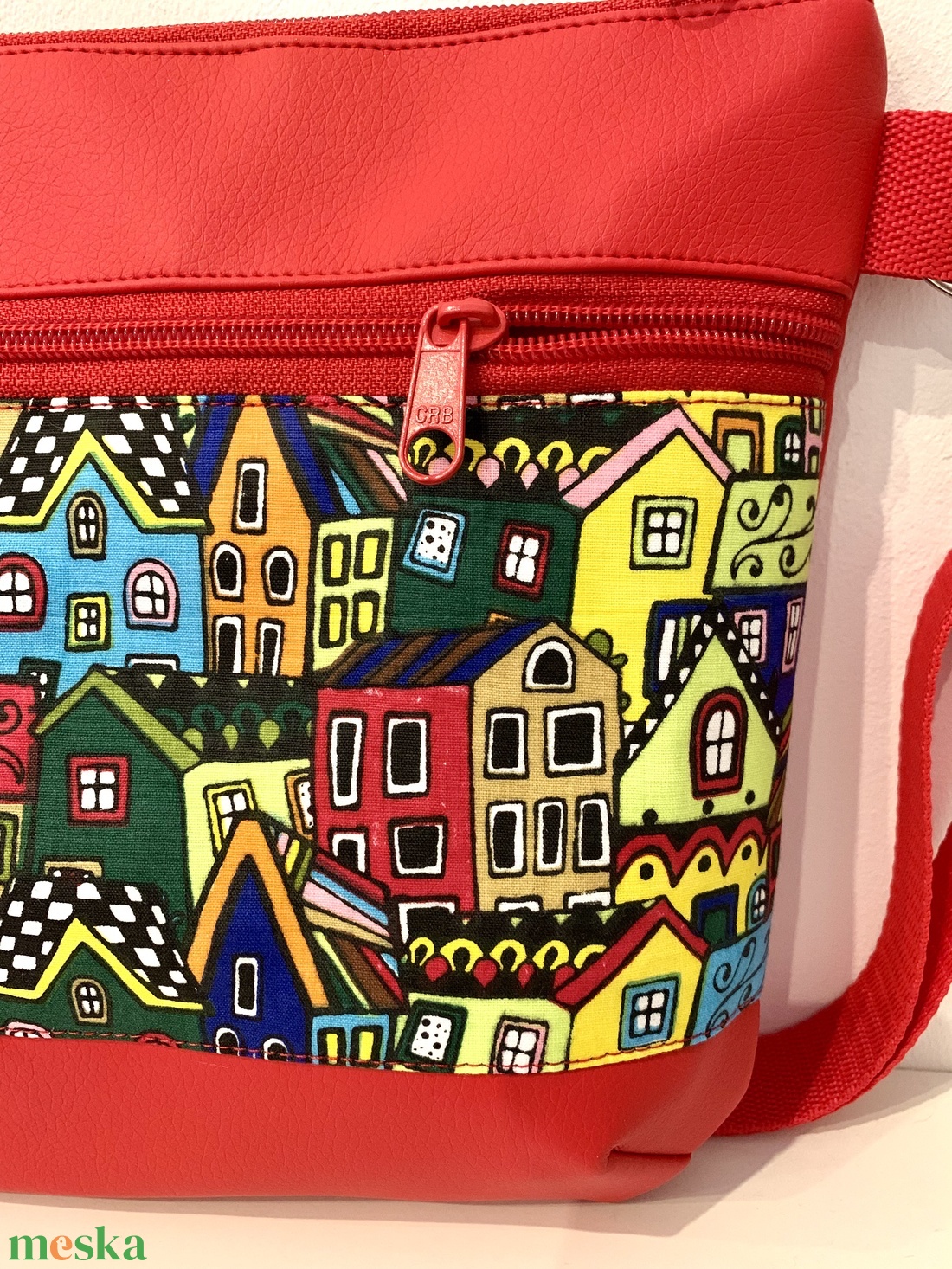Házikó mintás crossbody / válltáska/ keresztpántos táska/ oldaltáska - táska & tok - kézitáska & válltáska - vállon átvethető táska - Meska.hu