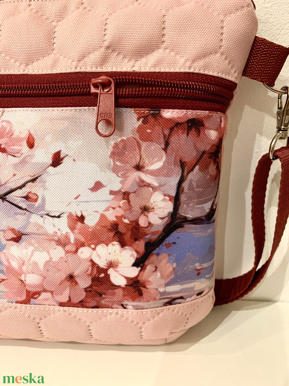 Készleten! Cseresznyevirág mintás crossbody - táska & tok - kézitáska & válltáska - vállon átvethető táska - Meska.hu Készleten! Cseresznyevirág mintás crossbody - táska & tok - kézitáska & válltáska - vállon átvethető táska - Meska.hu
