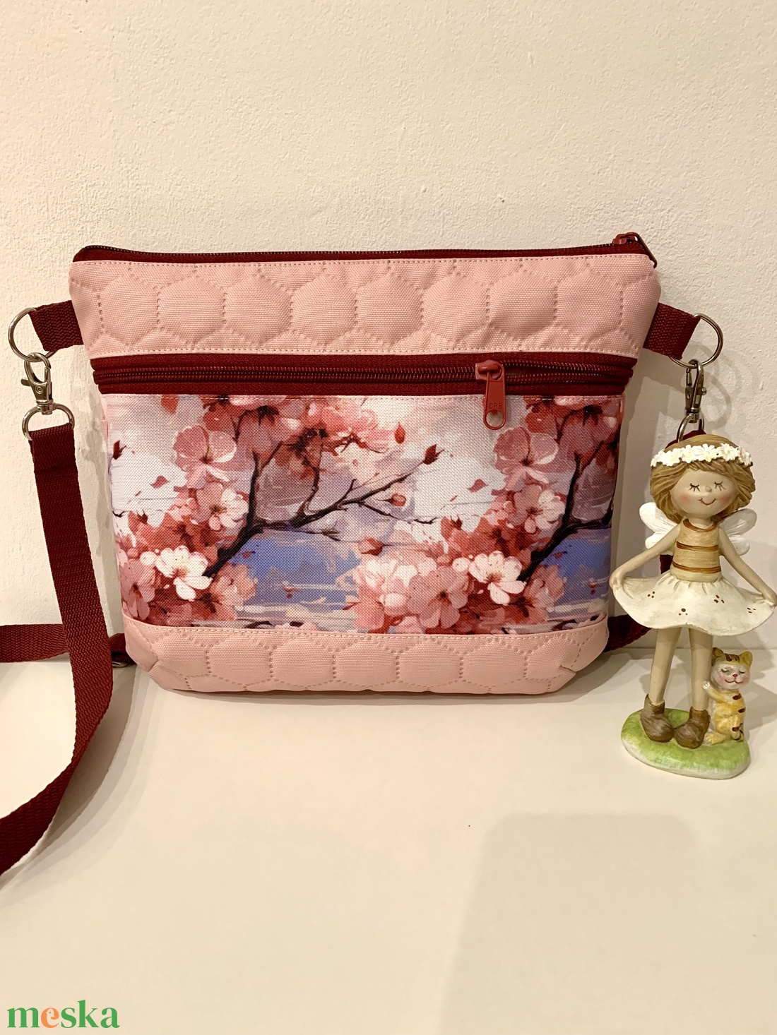 Készleten! Cseresznyevirág mintás crossbody - táska & tok - kézitáska & válltáska - vállon átvethető táska - Meska.hu Készleten! Cseresznyevirág mintás crossbody - táska & tok - kézitáska & válltáska - vállon átvethető táska - Meska.hu