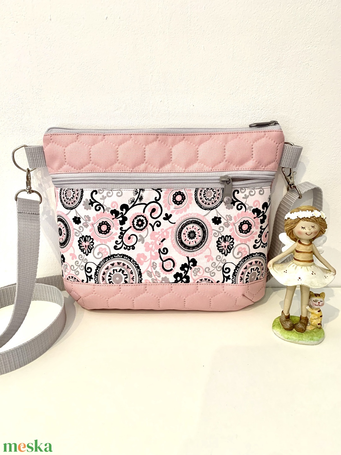 Készleten! Rózsaszín mandala mintás crossbody - táska & tok - kézitáska & válltáska - vállon átvethető táska - Meska.hu Készleten! Rózsaszín mandala mintás crossbody - táska & tok - kézitáska & válltáska - vállon átvethető táska - Meska.hu