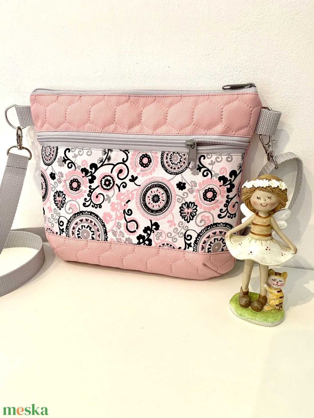 Készleten! Rózsaszín mandala mintás crossbody - táska & tok - kézitáska & válltáska - vállon átvethető táska - Meska.hu Készleten! Rózsaszín mandala mintás crossbody - táska & tok - kézitáska & válltáska - vállon átvethető táska - Meska.hu