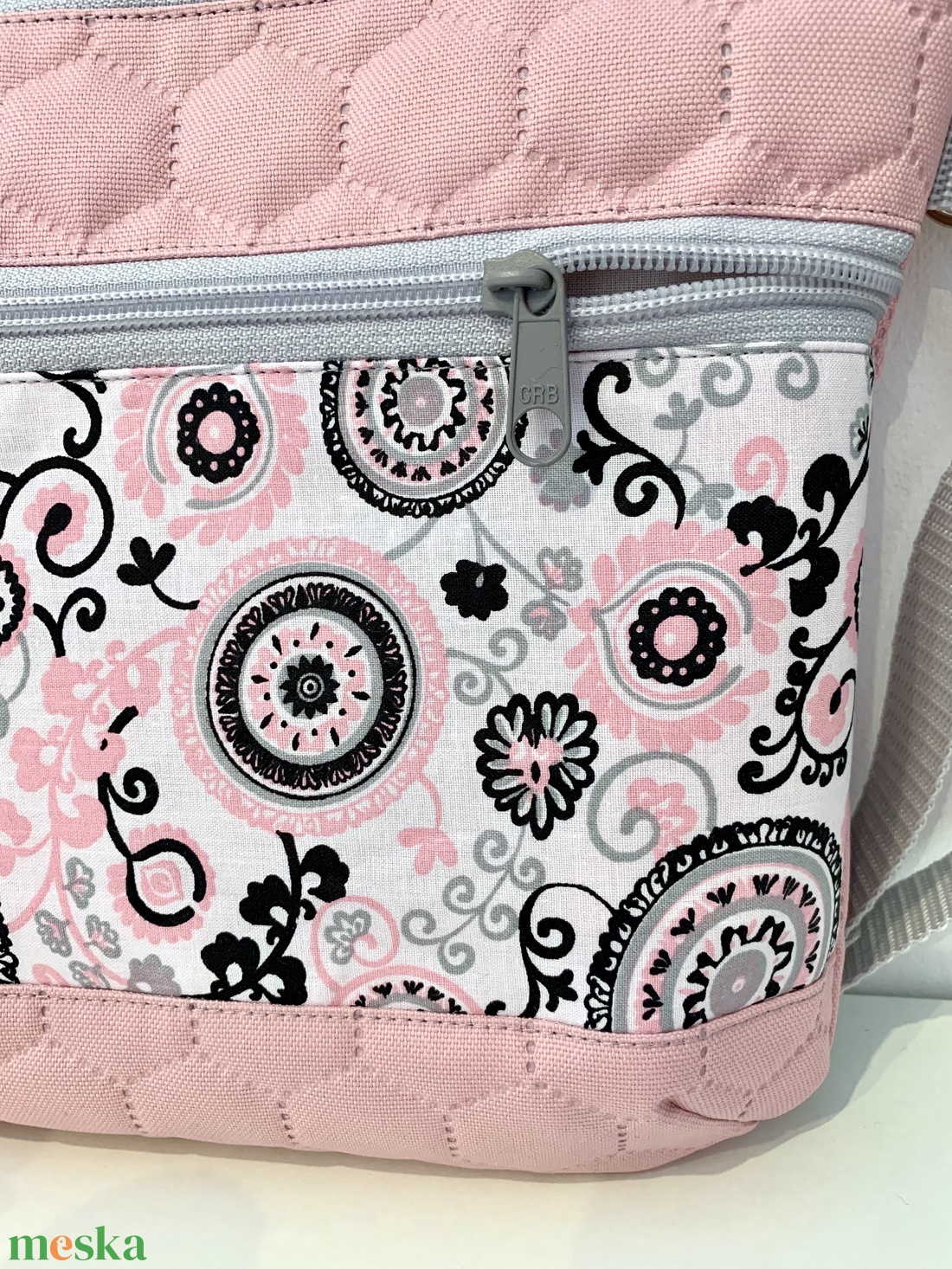 Készleten! Rózsaszín mandala mintás crossbody - táska & tok - kézitáska & válltáska - vállon átvethető táska - Meska.hu Készleten! Rózsaszín mandala mintás crossbody - táska & tok - kézitáska & válltáska - vállon átvethető táska - Meska.hu