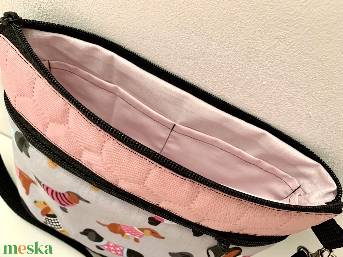 Cuki tacskók- crossbody / válltáska/ keresztpántos táska/ oldaltáska - táska & tok - kézitáska & válltáska - vállon átvethető táska - Meska.hu Cuki tacskók- crossbody / válltáska/ keresztpántos táska/ oldaltáska - táska & tok - kézitáska & válltáska - vállon átvethető táska - Meska.hu