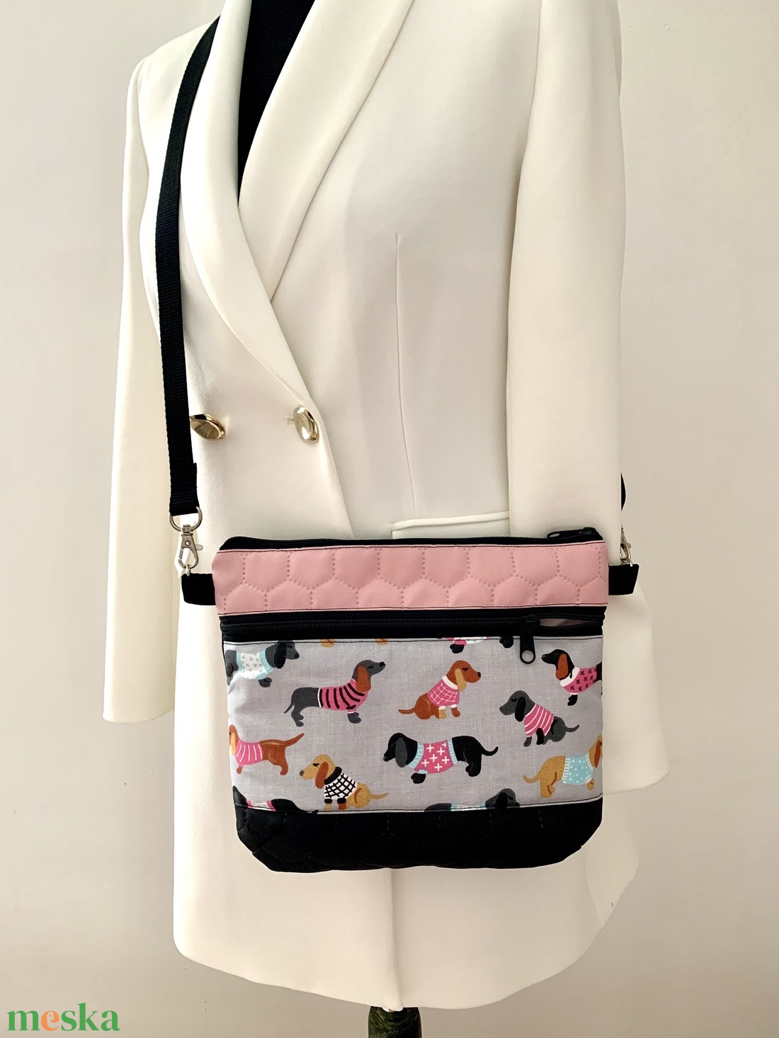 Cuki tacskók- crossbody / válltáska/ keresztpántos táska/ oldaltáska - táska & tok - kézitáska & válltáska - vállon átvethető táska - Meska.hu Cuki tacskók- crossbody / válltáska/ keresztpántos táska/ oldaltáska - táska & tok - kézitáska & válltáska - vállon átvethető táska - Meska.hu