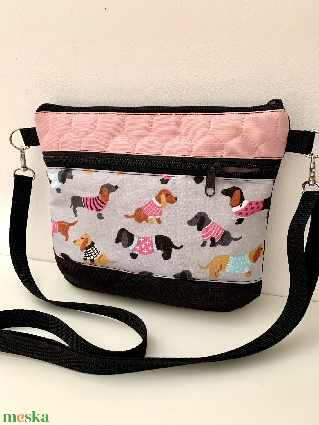 Cuki tacskók- crossbody / válltáska/ keresztpántos táska/ oldaltáska - táska & tok - kézitáska & válltáska - vállon átvethető táska - Meska.hu Cuki tacskók- crossbody / válltáska/ keresztpántos táska/ oldaltáska - táska & tok - kézitáska & válltáska - vállon átvethető táska - Meska.hu